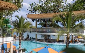 Arkbar Beach Club & Resort
